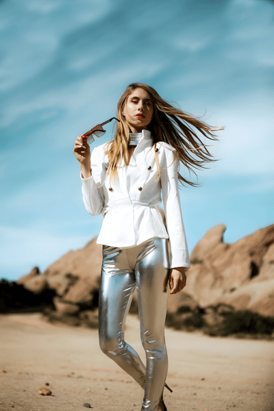 Photo session in desert - a movie that Manon Chaney has paricipated in